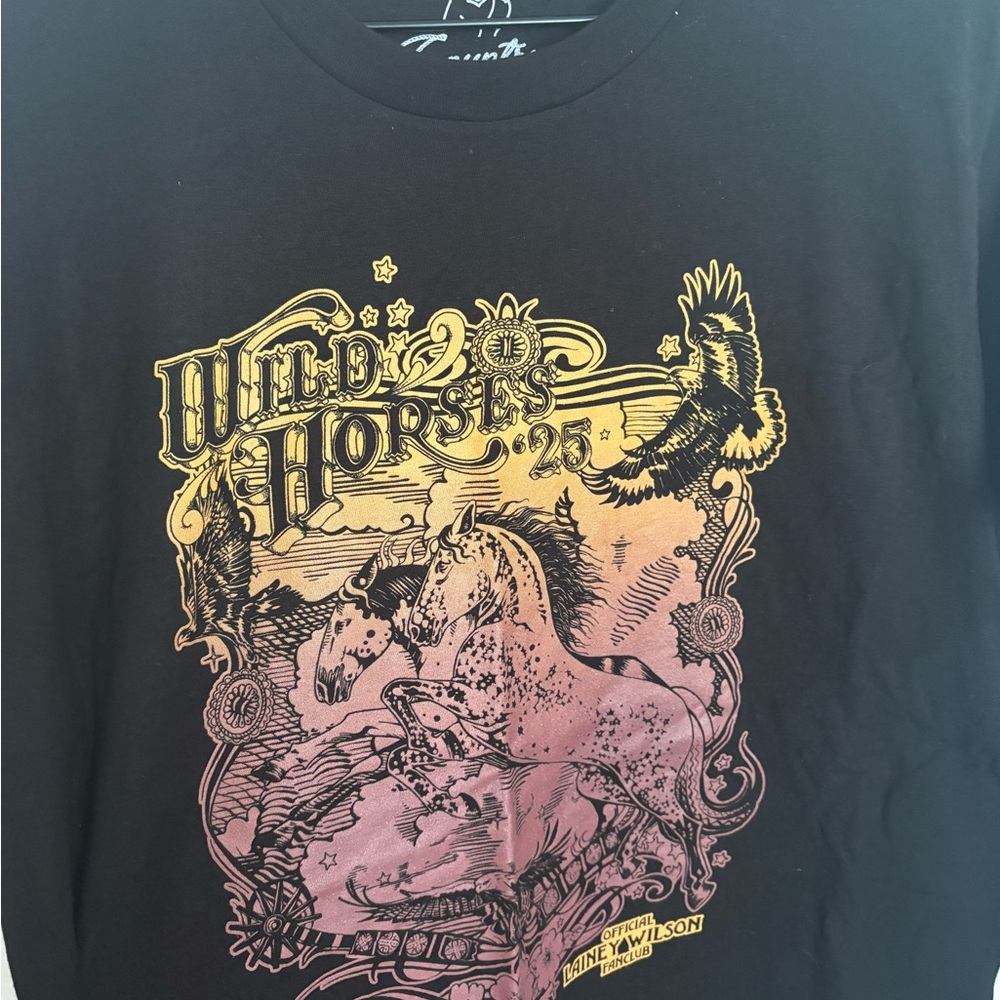 Lainey Wilson Wild Horses Fan Club Black Graphic T-Shirt Womens Large NWOT - Picture 3 of 5